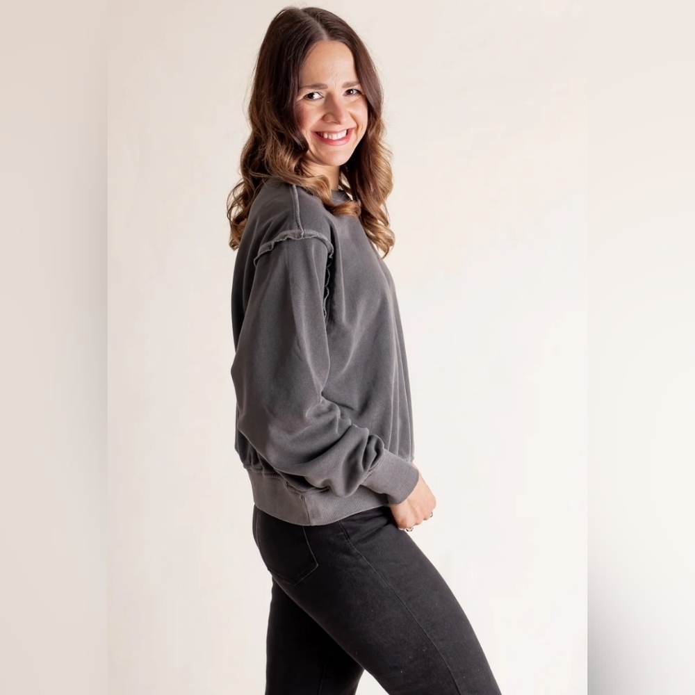 Zenana Outfitters Charcoal Mineral Wash Crew Neck Sweater NWOT PTP 22 Length 22 - Picture 2 of 8